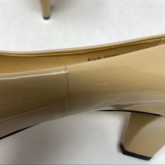 Trotters Penelope Nude Patent Leather pump NARROW - Picture 6 of 11